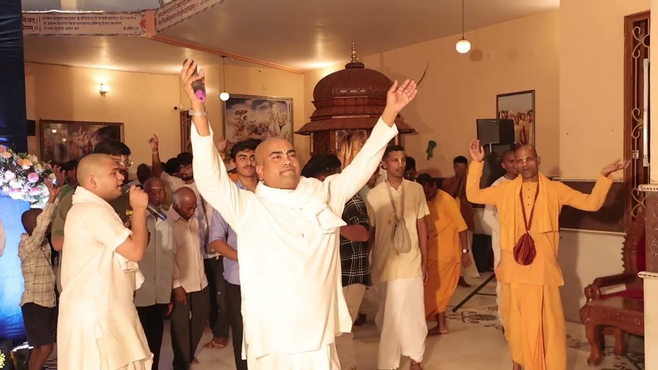 Gaura arati by Hari bhakat parayan prabhuji