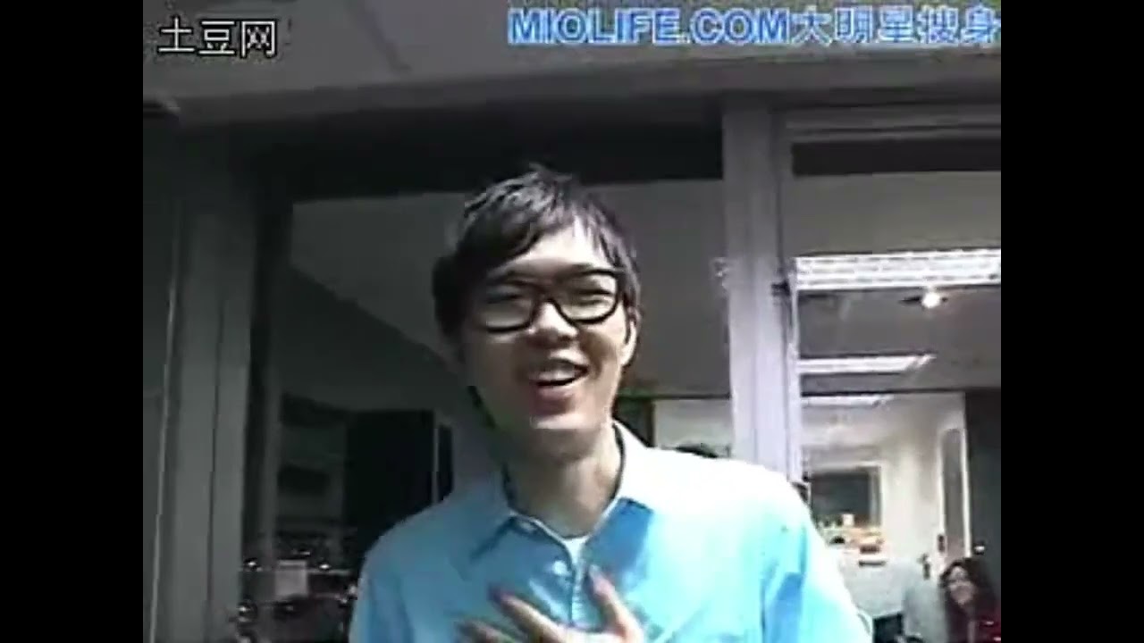 翻包｜精緻boy小方的包包裡有什麼？ ｜方大同「未來」時期專訪｜大明星搜身（2008）