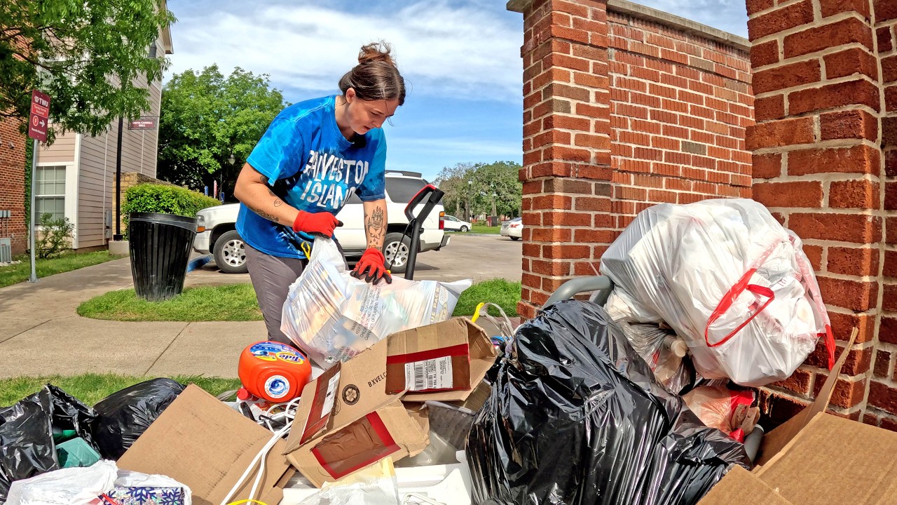 Last Day of College Move Out Dumpster Diving &ndash; What a Great Haul to End On!