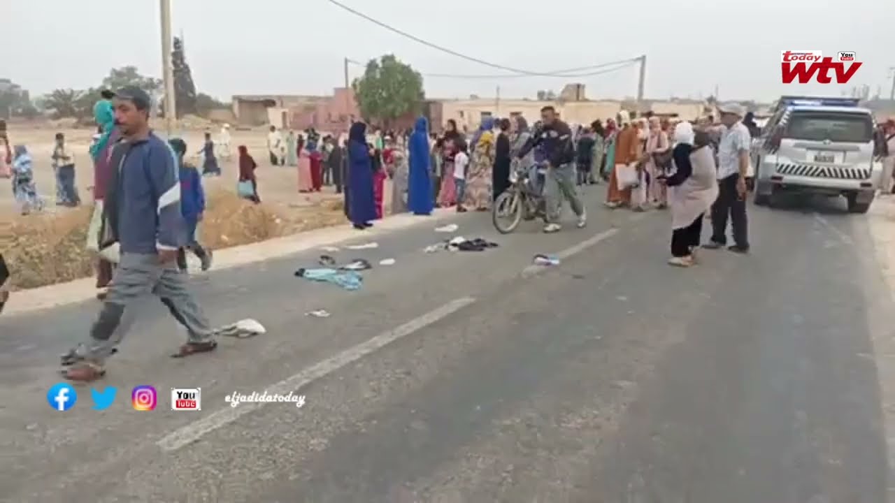 ظاهرة غريبة بإقليم أسفي في افتتاح موسم البحيرات ببوكدرة .. نساء يرمون ملابسهن الداخلية على الشرفاء