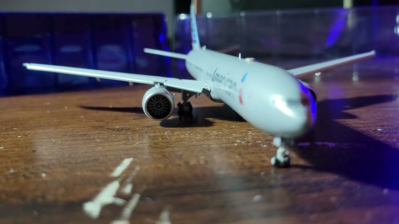 Gemini jets  American airlines  777-300er   1400 scale