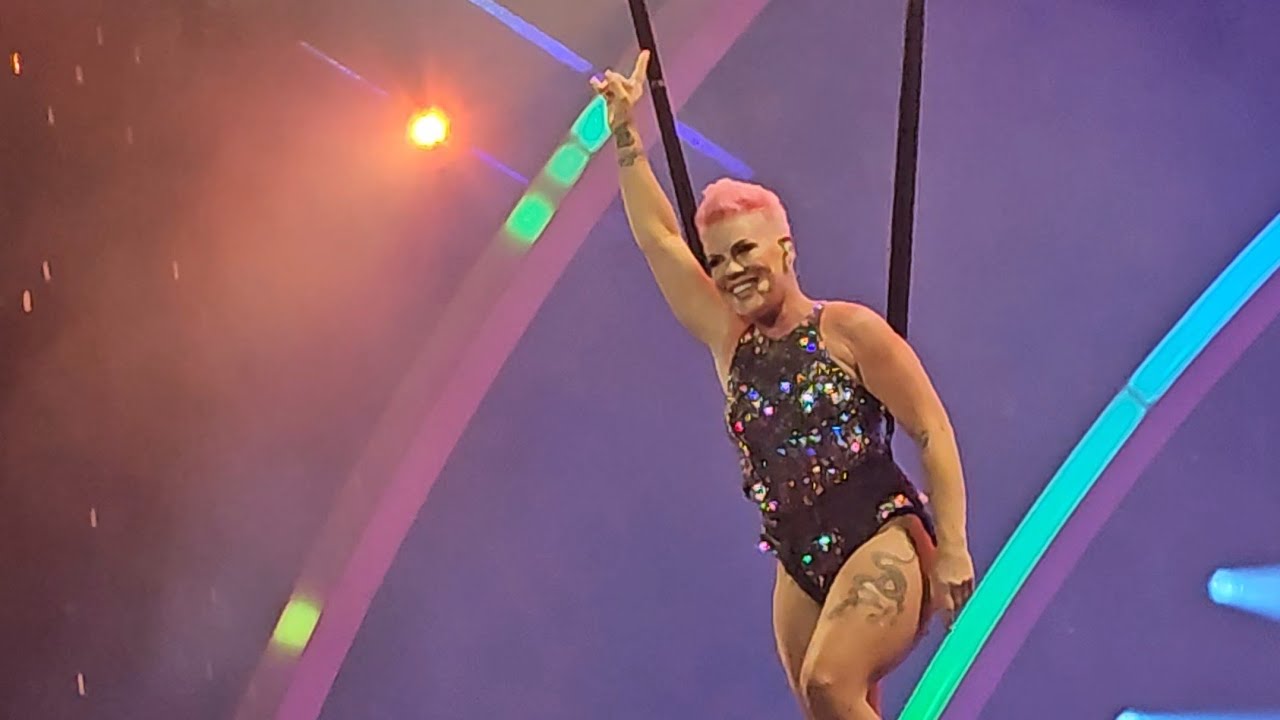 Get The Party Started - P!NK LIVE @ Summer Carnival 2024 Tour - Sydney, Australia N1 | 4K FanCam