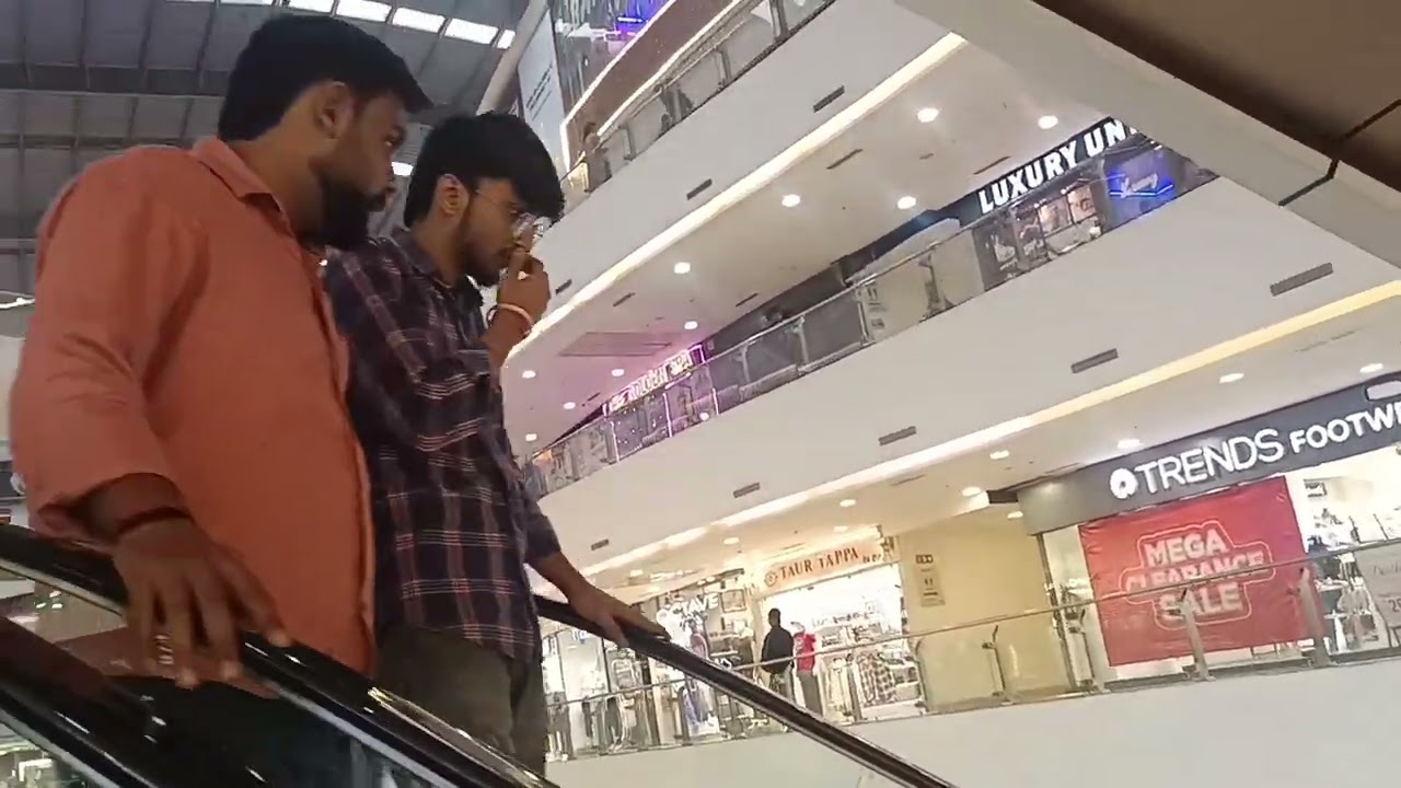 #kitty ke liye shoes lena hai #dailyvlog #trendingvideo #youtubeshorts 