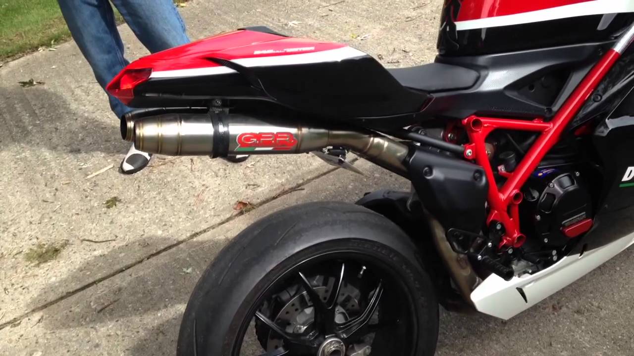 Ducati 848 corse se near miss