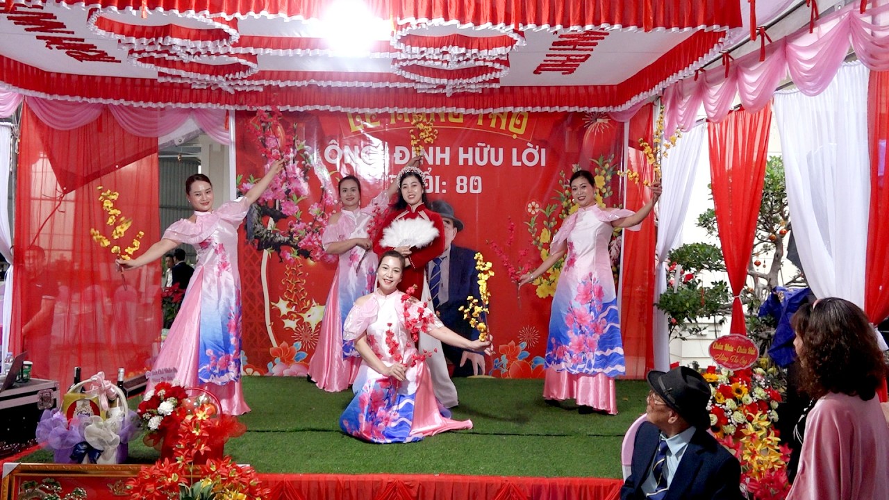 NẮNG CÓ CÒN XUÂN / THU NGA CÙNG NHÓM MÚA CLB CA MÚA NHẠC HOA PHƯỢNG
