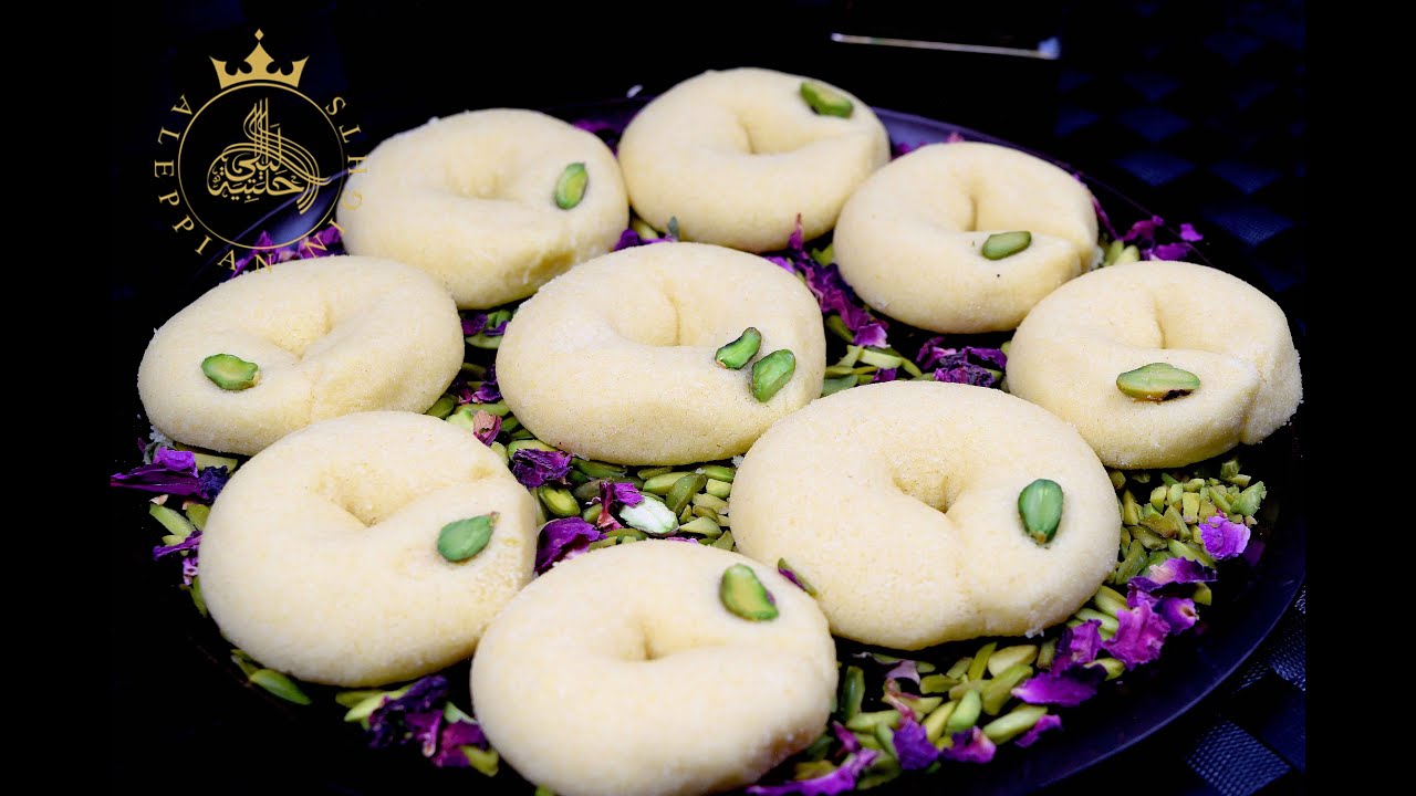 غريبة حلبية بالسميد فقط فخامة على الاخر وما بيحلا العيد الافيا|GHORAYEBA (arabic shortbread) 😋