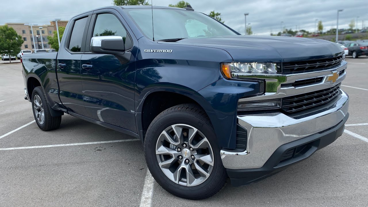 Тест-драйв и обзор Chevrolet Silverado 1500 LT 5.3 Dbl Cab 2020 года