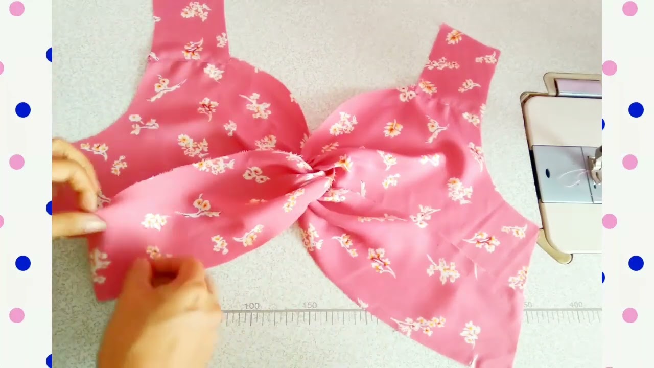 BLUSA CON NUDO EN EL PECHO EN TEJIDO PLANO