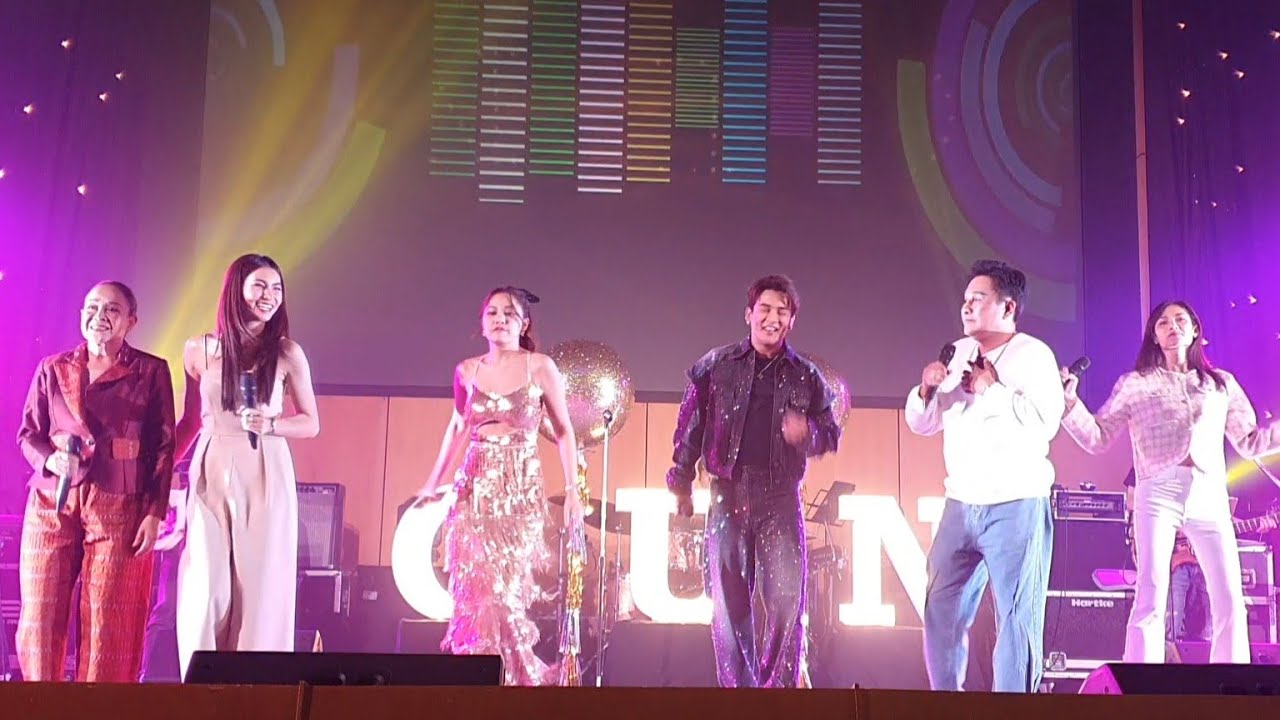กัน นภัทร-พ่อเอกชัย-แม่นกน้อย-ทีมไมโครโฟนฯ Medley @ งาน 33rd Gun Napat Birthday Charity Concert -(6)