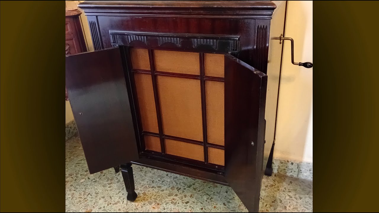 HE BUSCADO EN CIEN BOCAS TU BESO » Ada Falcón (1931)