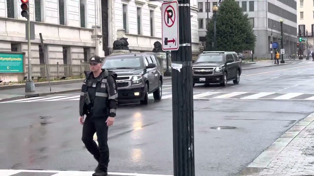 Former President Barrack Obama arrives at the White House for the first time since he left office.