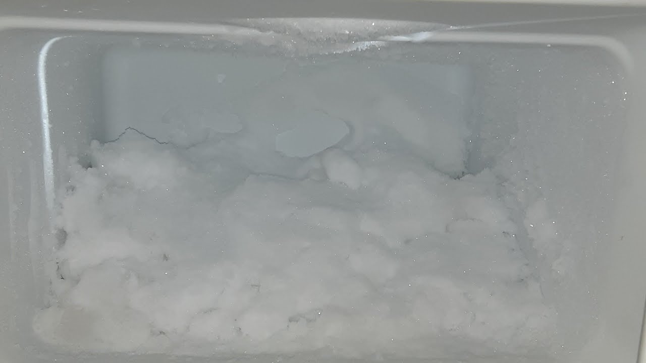 Freezer frost scraping + Powdery ice eating 👉🏽 READ Description
