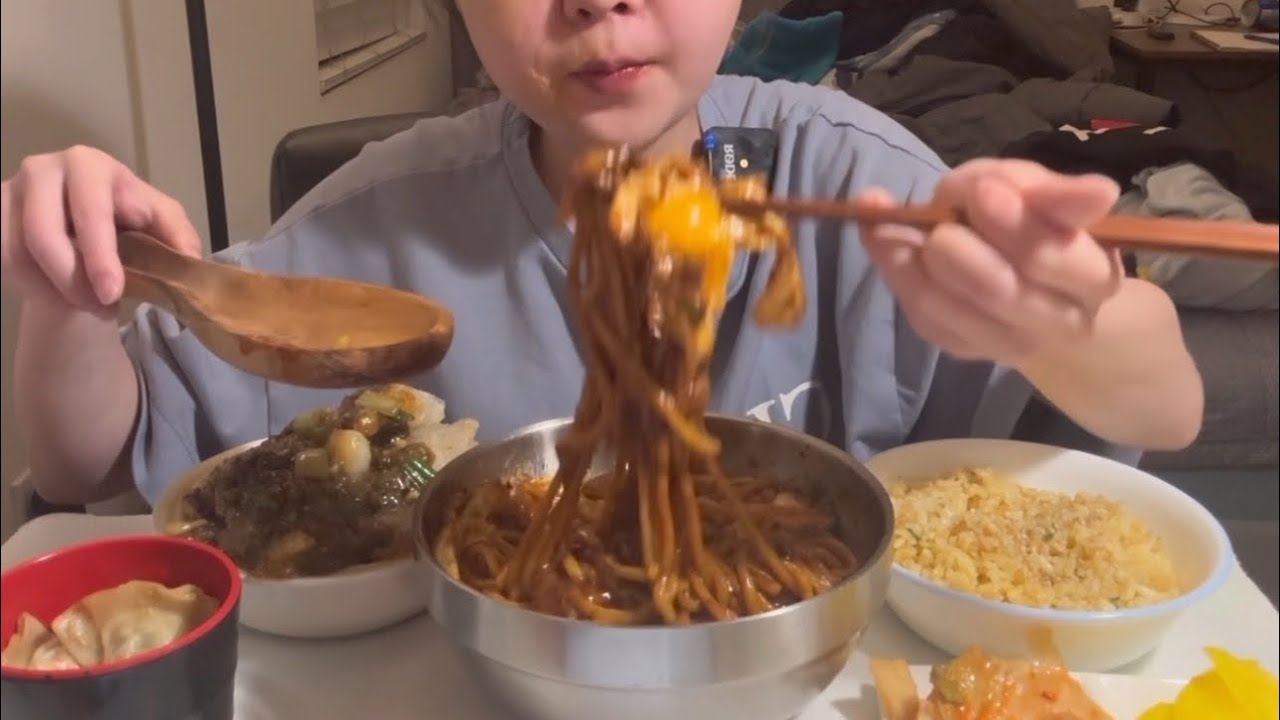 짜장면, 계란볶음밥, 가지 만두 맛살 튀김 먹방 Jjajangmyeon (Black Bean Noodles) Egg Fried Rice, K-Fries mukbang