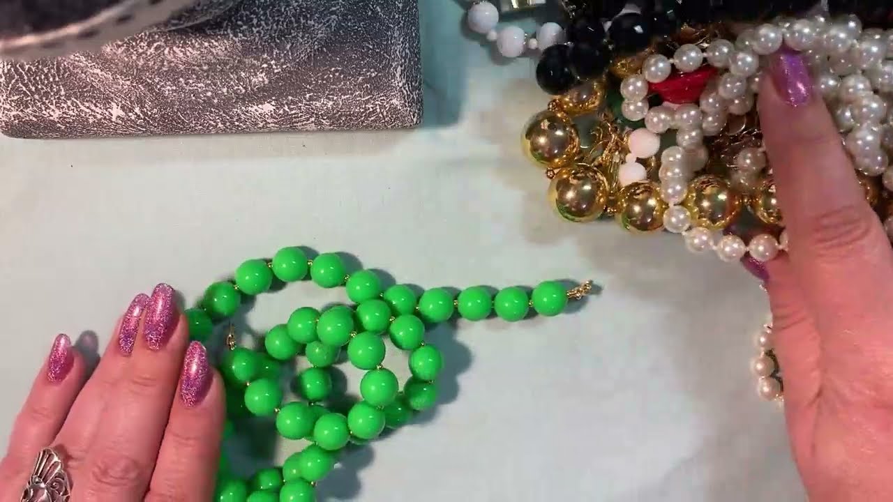 ASMR - Vintage Jewelry , Relaxing Pleasant Sound Of Jewelry