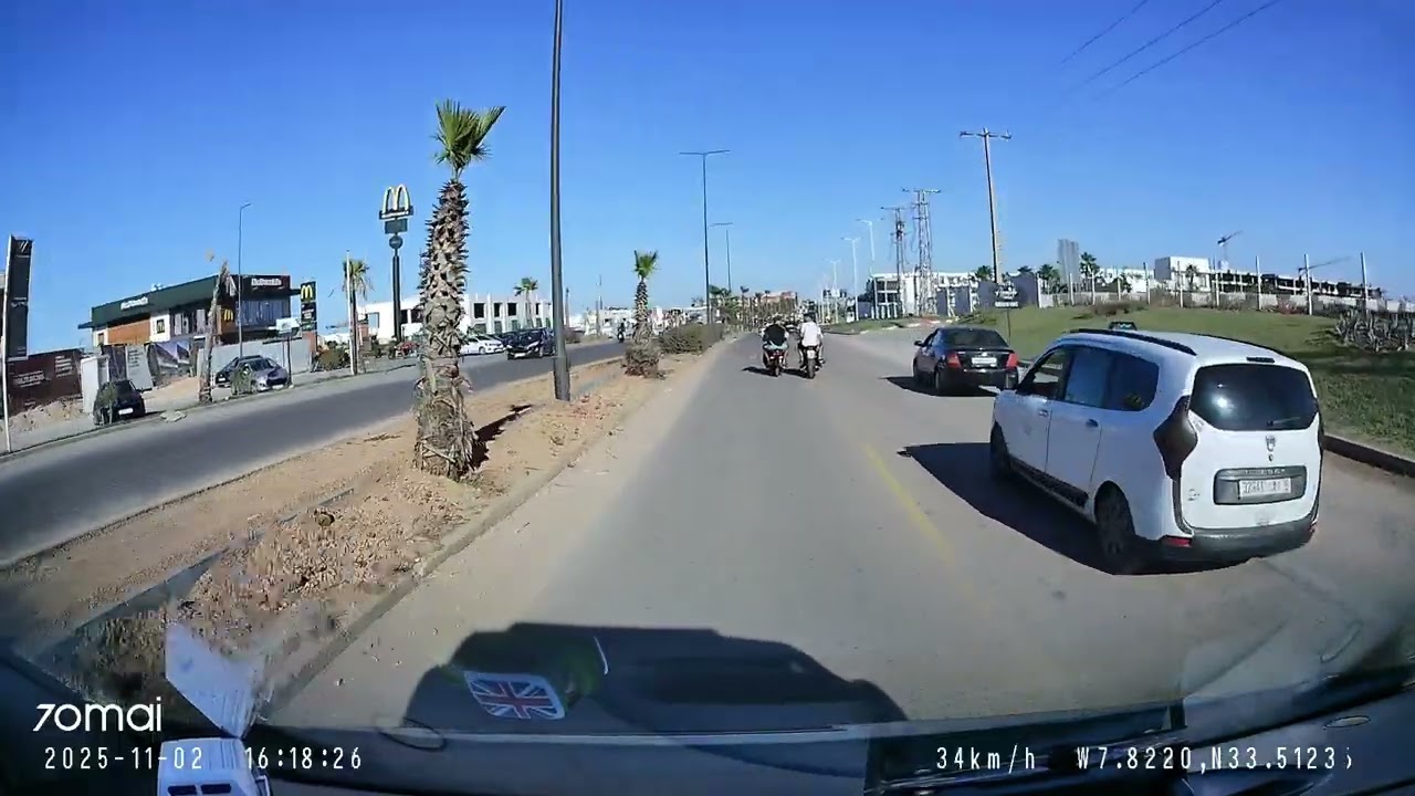 الا كانو عدك بحال هاد الصحاب🏍 متفرطش فيهم ❤️ ❤️ “قدام سيارة الإسعاف… كانوا دروع لصديقهم”