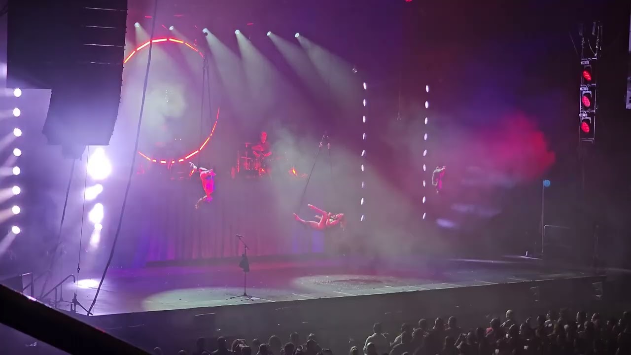 Lindsey Stirling - I Wonder As I Wander (Rio Rancho 2025)