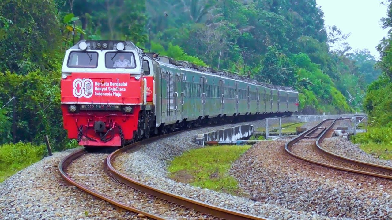 TOP‼️19 KERETA API PANJANG MELINTAS DI LERENG BUKIT GUNUNG LURAH PURWOKERTO