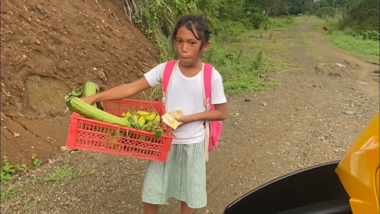 para lang Maka apil  siya sa ilahang Christmas party agwanta Niyag Baligya iyahang dala na gulay💔🥹🥹