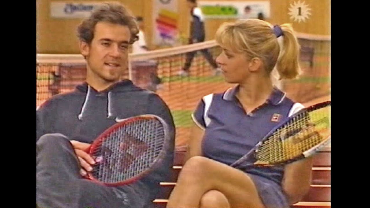 Sabine Hagedoren presentatrice 'Klant en Klaar' & 'Sabine op stap' sportend in 1999
