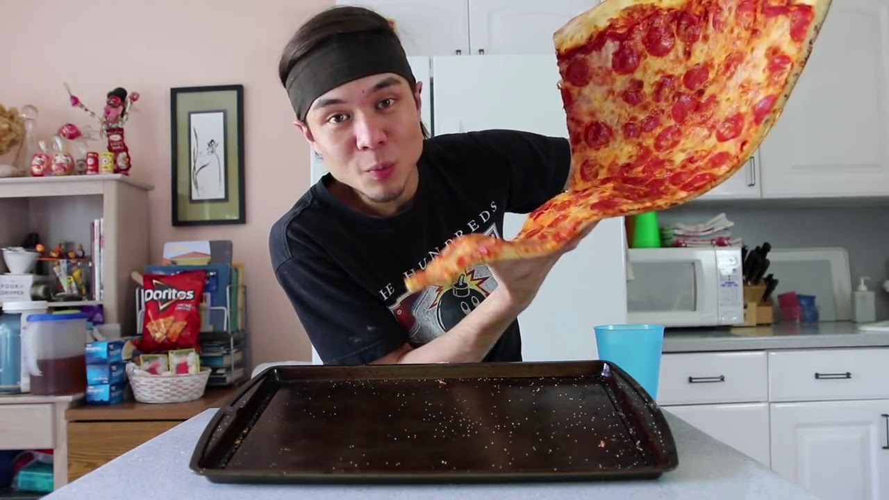 Matt Stonie vs Furious Pete - Pizza Challenge - Stonie DESTROYS Pete