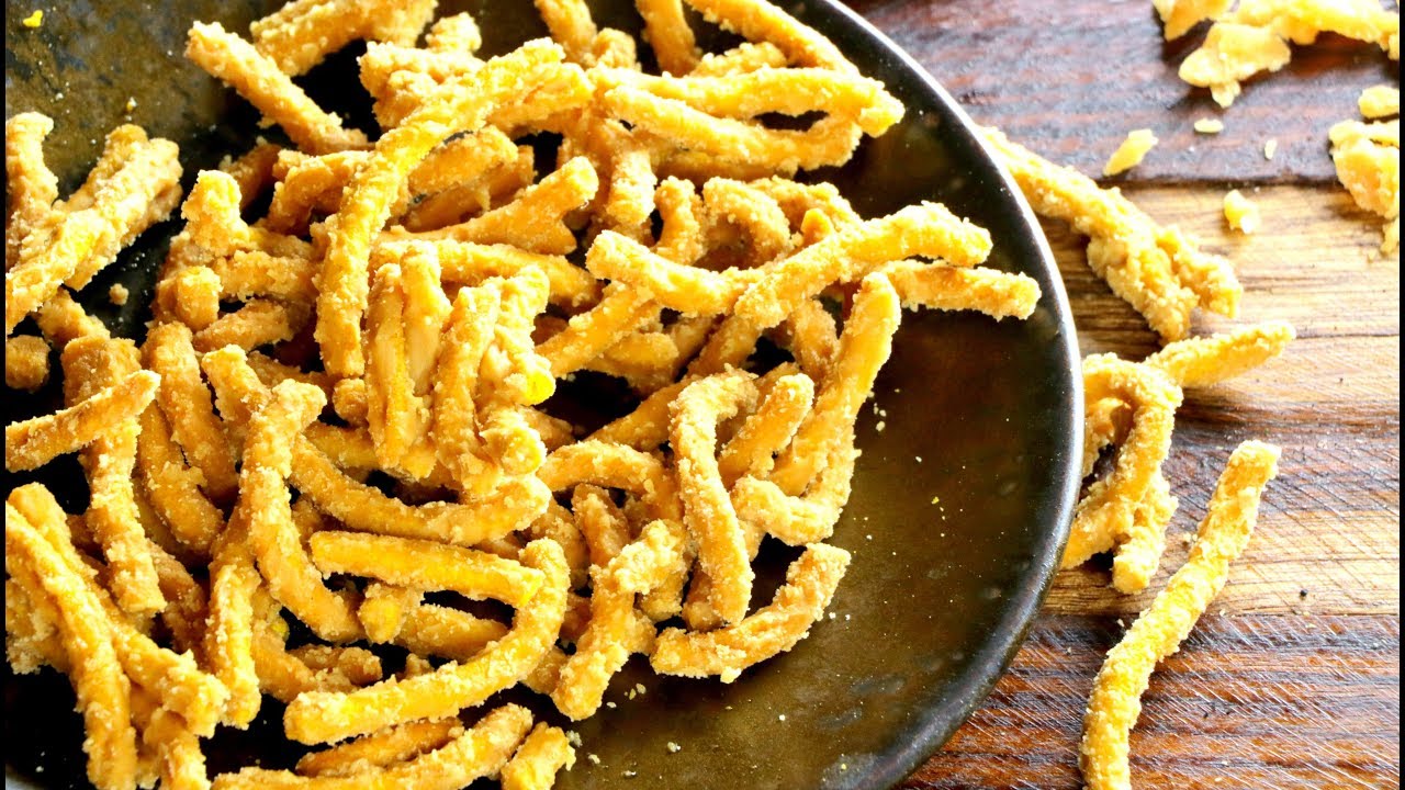 Gur ke Sev | Gur para Recipe | Besan ke Sweet Sev | Sweet Murukku