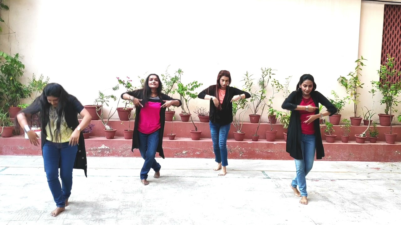 "Aay aay ke jabi" song's dance by teachers of Loreto Day School, Bowbazar.