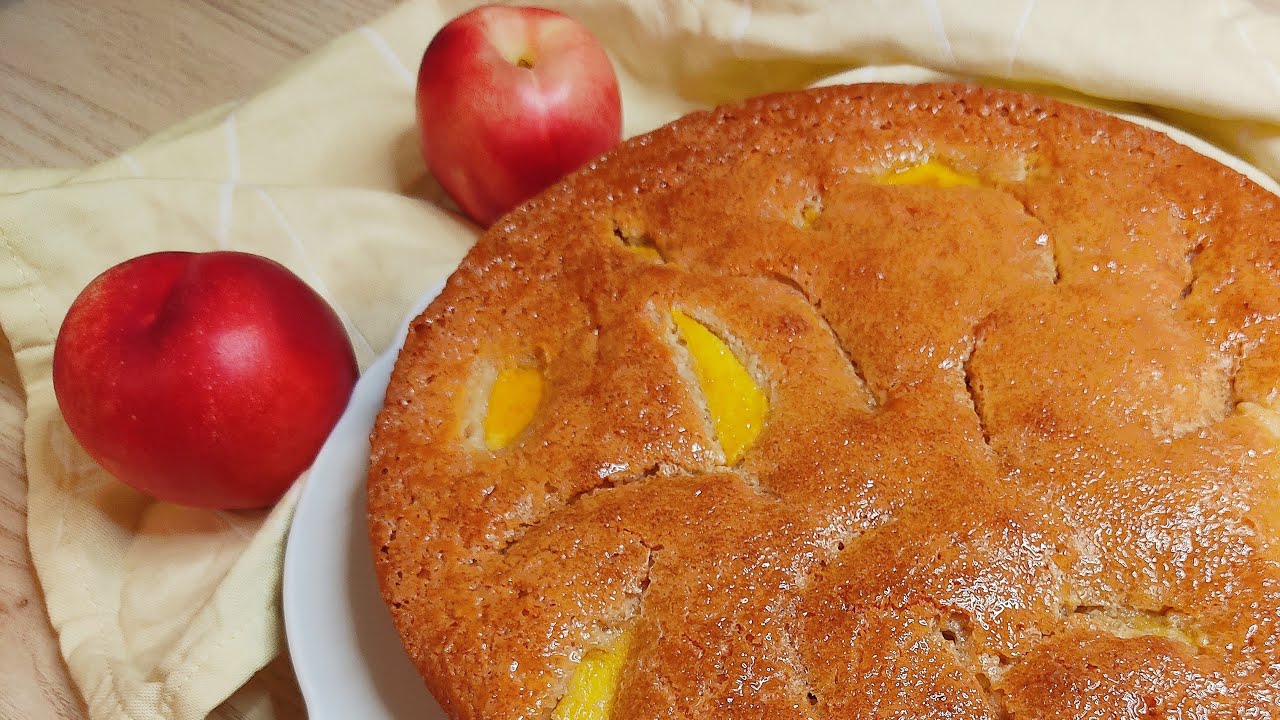 Un délicieux gâteau moelleux aux nectarines - Facile et rapide - A delicious fluffy necta-rine cake