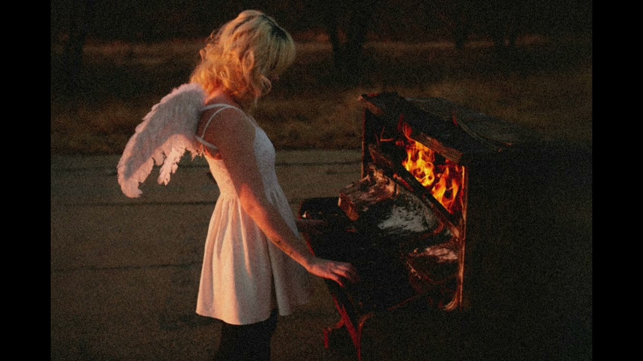 HELENA NOIR - Left in Silence
