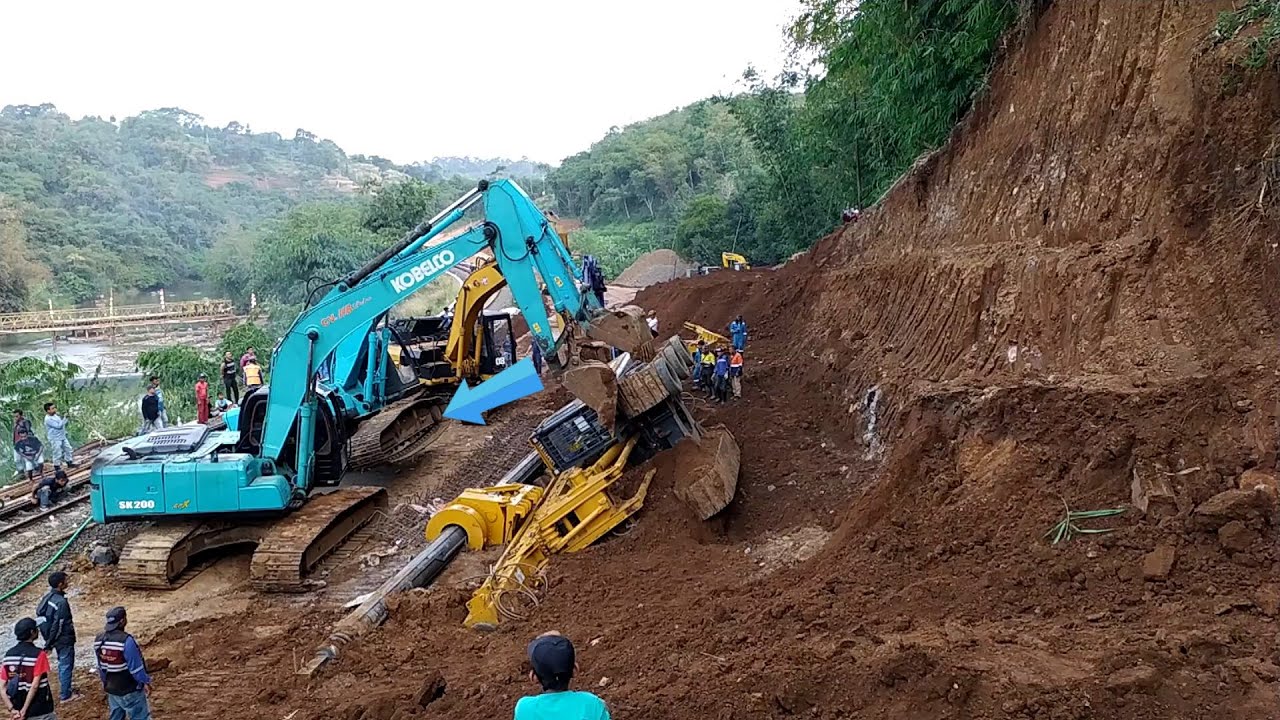 Tiga excavator tak mampu mengangkat || Proses evakuasi mesin bored pile