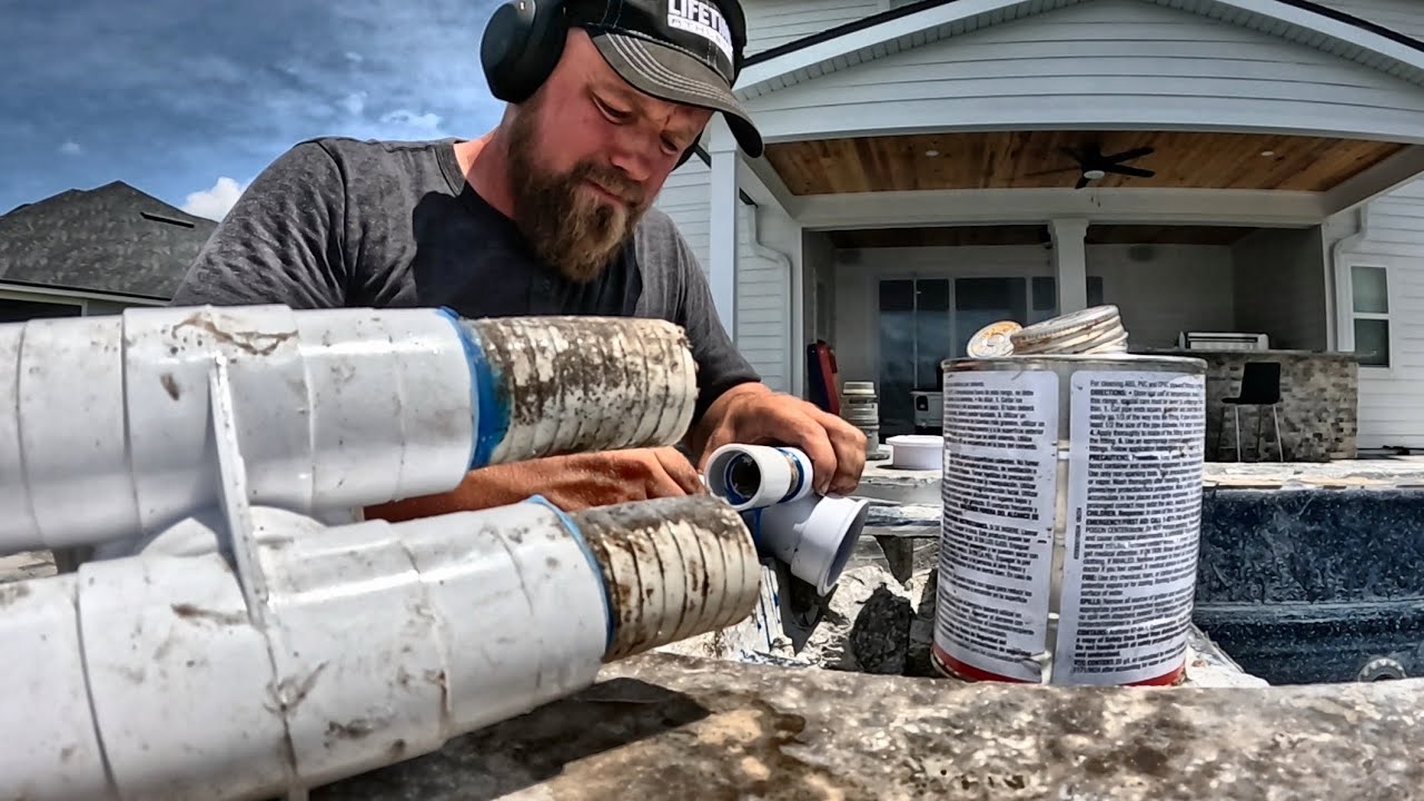 Меня обвинили в некачественной работе. Пришлось  разбирать бассейн.