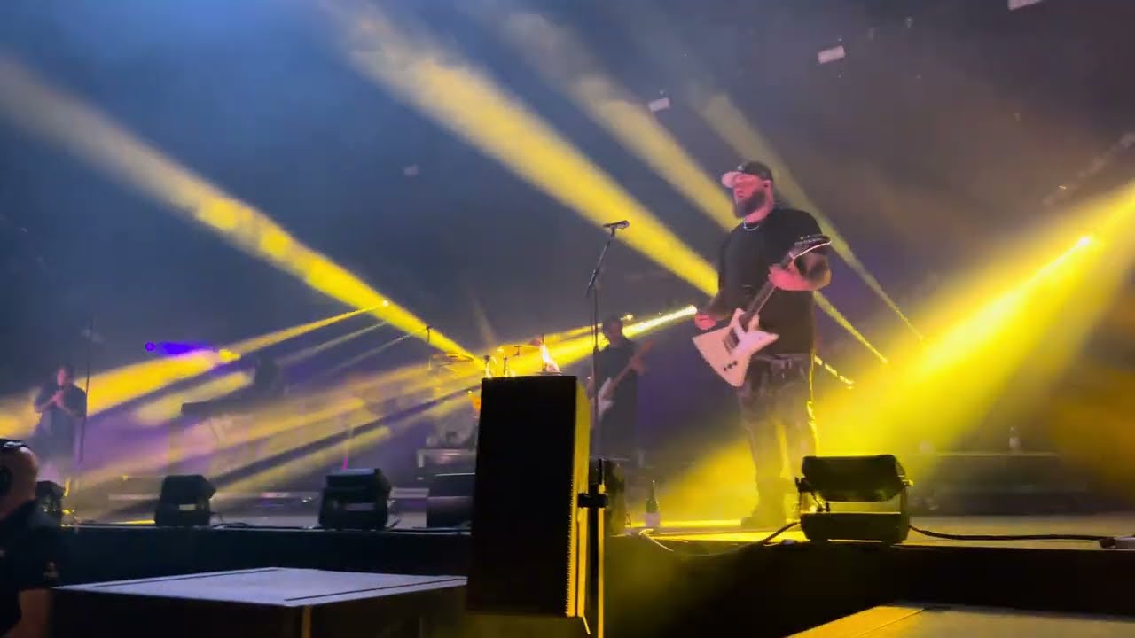 tAKiDA - Don't Wait Up (Live @ Helsingborg Arena)