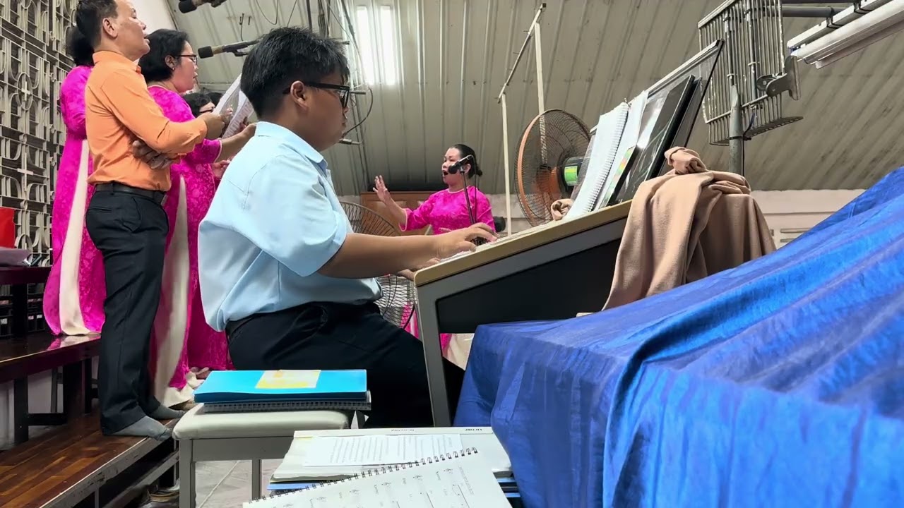 Thánh Vinh 8 . Mùng 1 Tết . LM Thái Nguyên . Đàn Sỹ Duy Long . CĐ Mân côi
