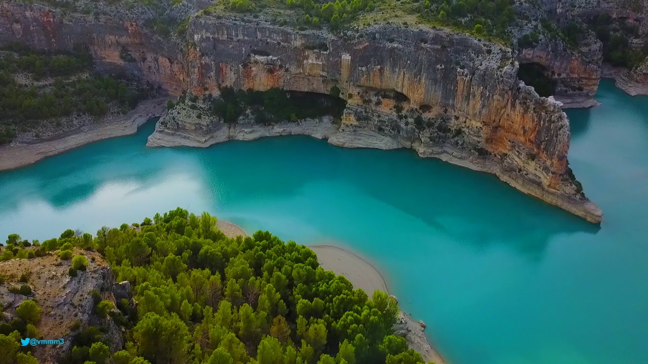 Castellote y Embalse de Santolea a vista de dron