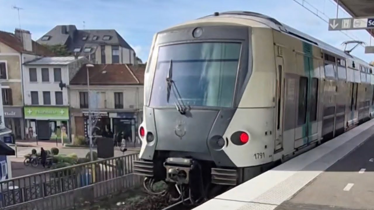 Deux MI09 + un MI2N IDFM (sans voyageur) à Champigny.