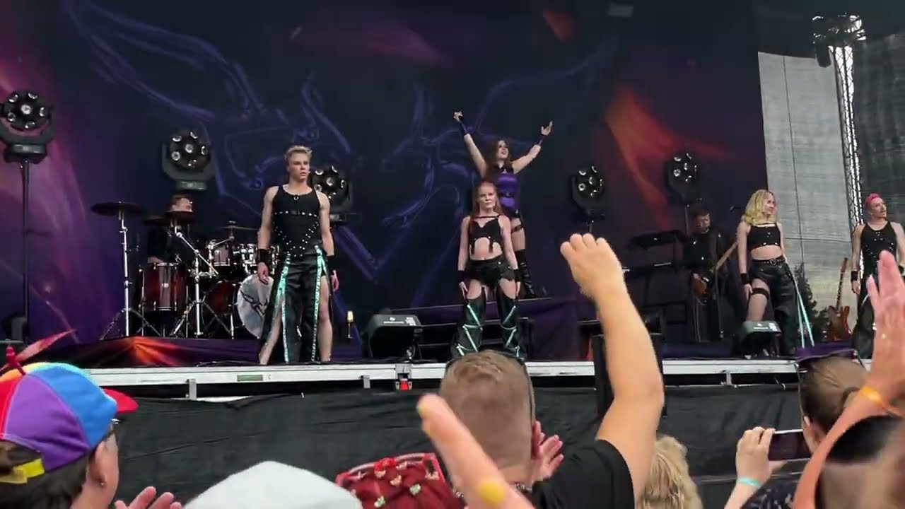 BESS - Pimee / Paremmin ku kukaan mu live Suomipop Festivaali 2024 Jyväskylä