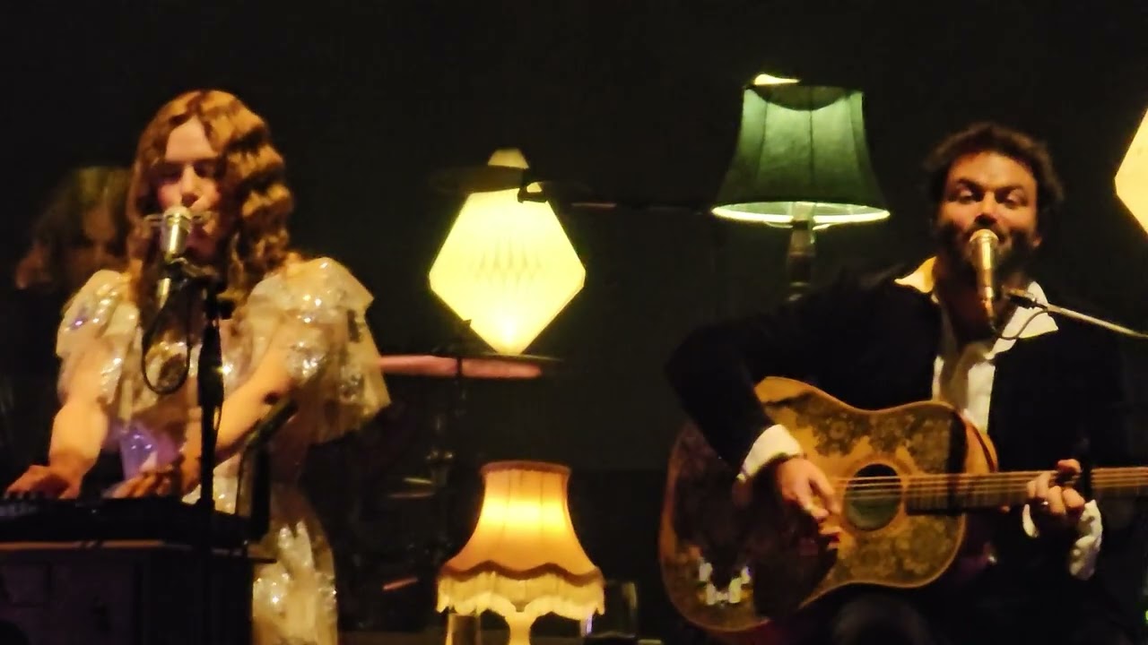 ANGUS & JULIA STONE. Concert. Pop Rock. Samedi 15 Juin 2024 -  LE GRAND REX et SOLANN