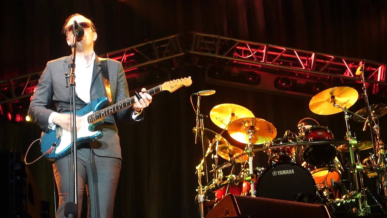 Joe Bonamassa - Trouble Town (LIVE) 11/25/2015 Houston, TX