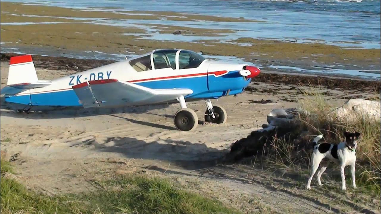 Jodel D11, beach landing