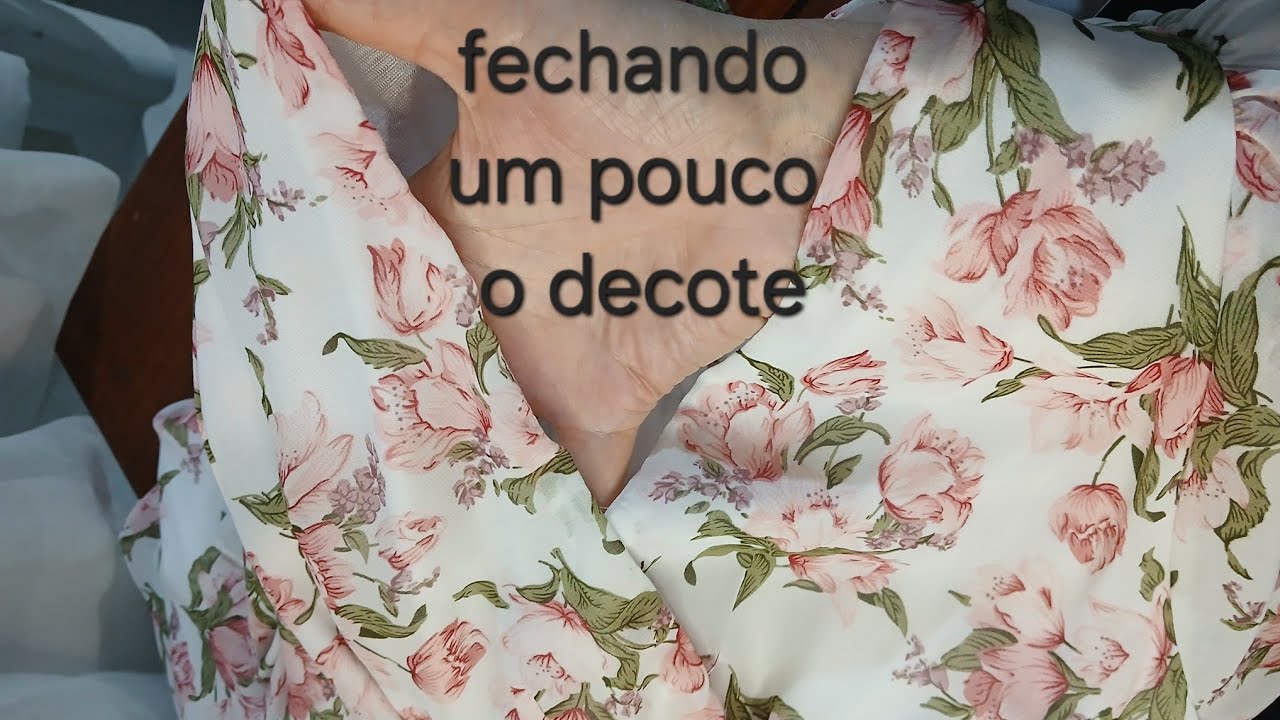 Como fechar um pouco o decote do vestido