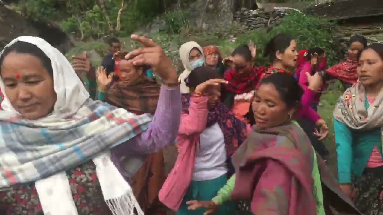 बिहेमा दिदि बहिनिहरुको नाचो
