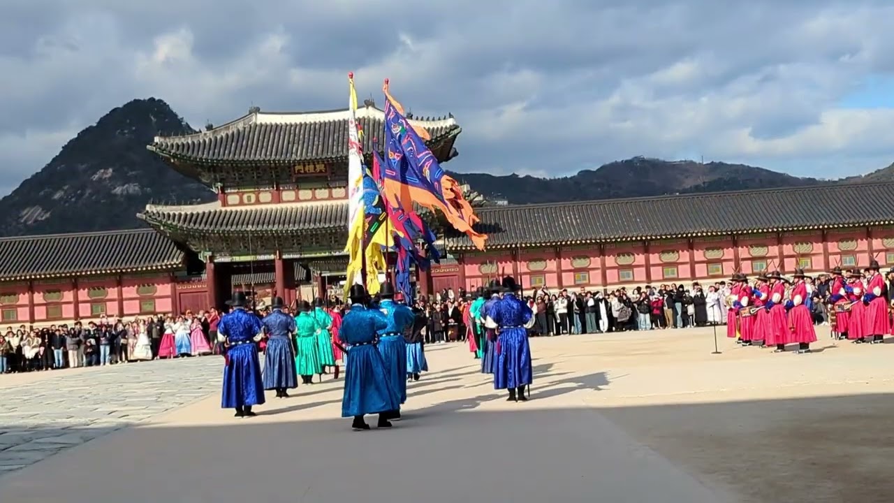 Traditional Guard Ceremony 🇰🇷 | Changdeokgung Palace