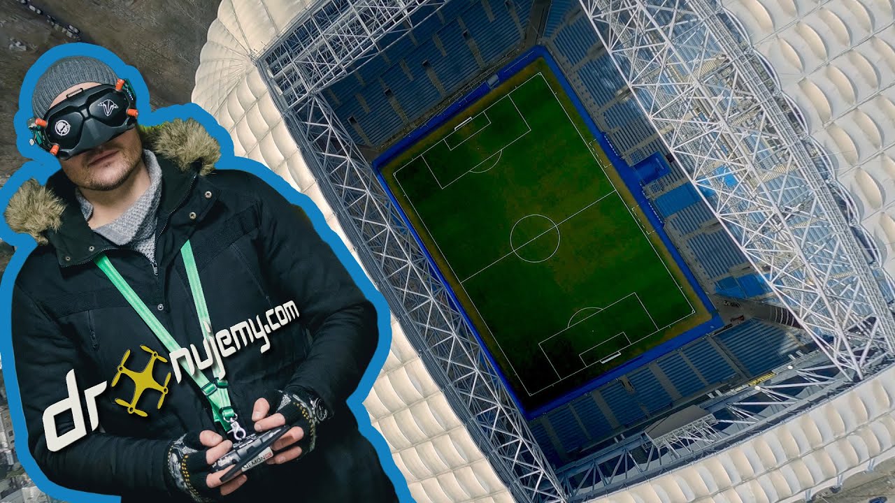 Lot dronem FPV przez stadion Lecha Poznań