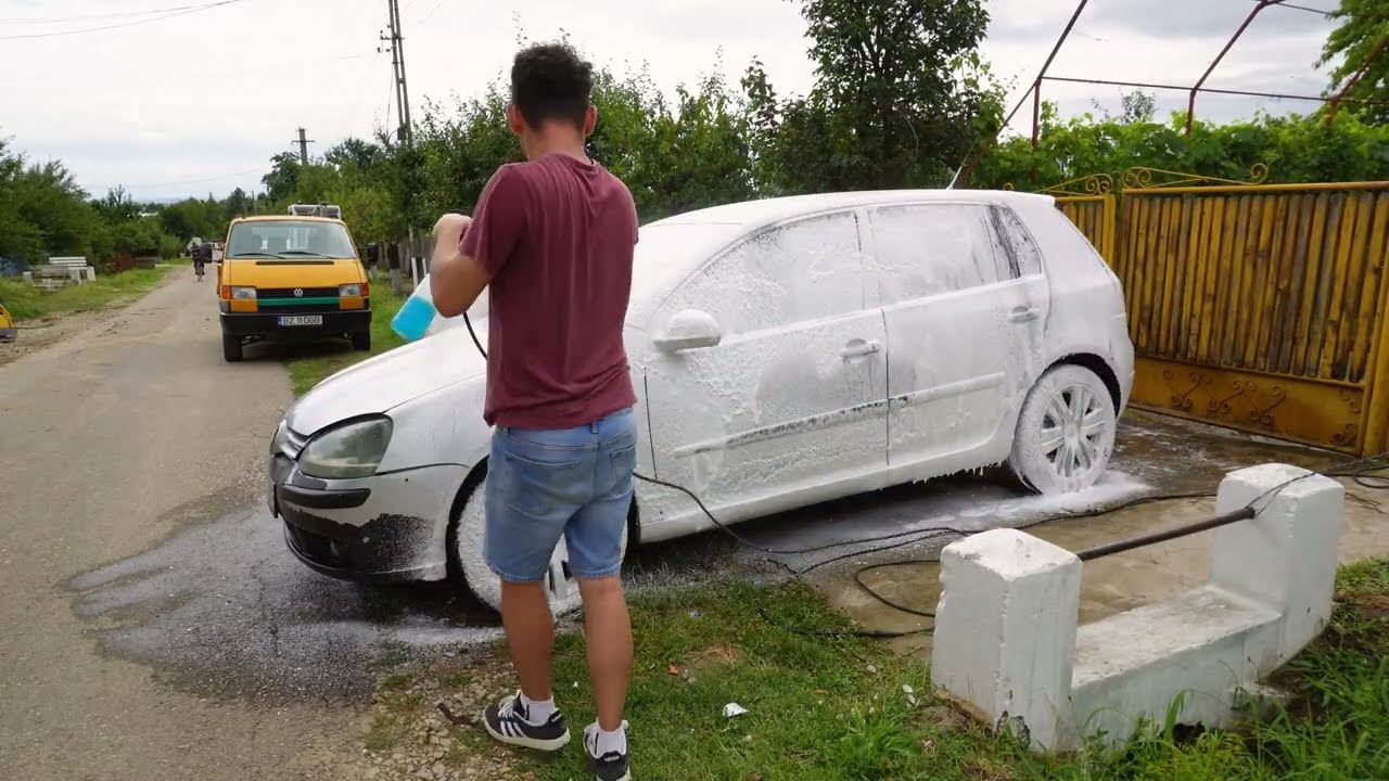 2 Fraieri si o masina