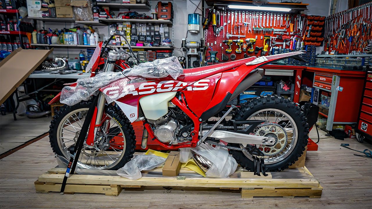 2023 GasGas EC 250 Unboxing & Test Ride in ErzbergRodeo