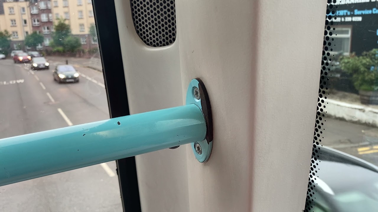 First Glasgow Wright Eclipse Gemini 37272 SN57JBV on the 4A from Broomhill to Eaglesham