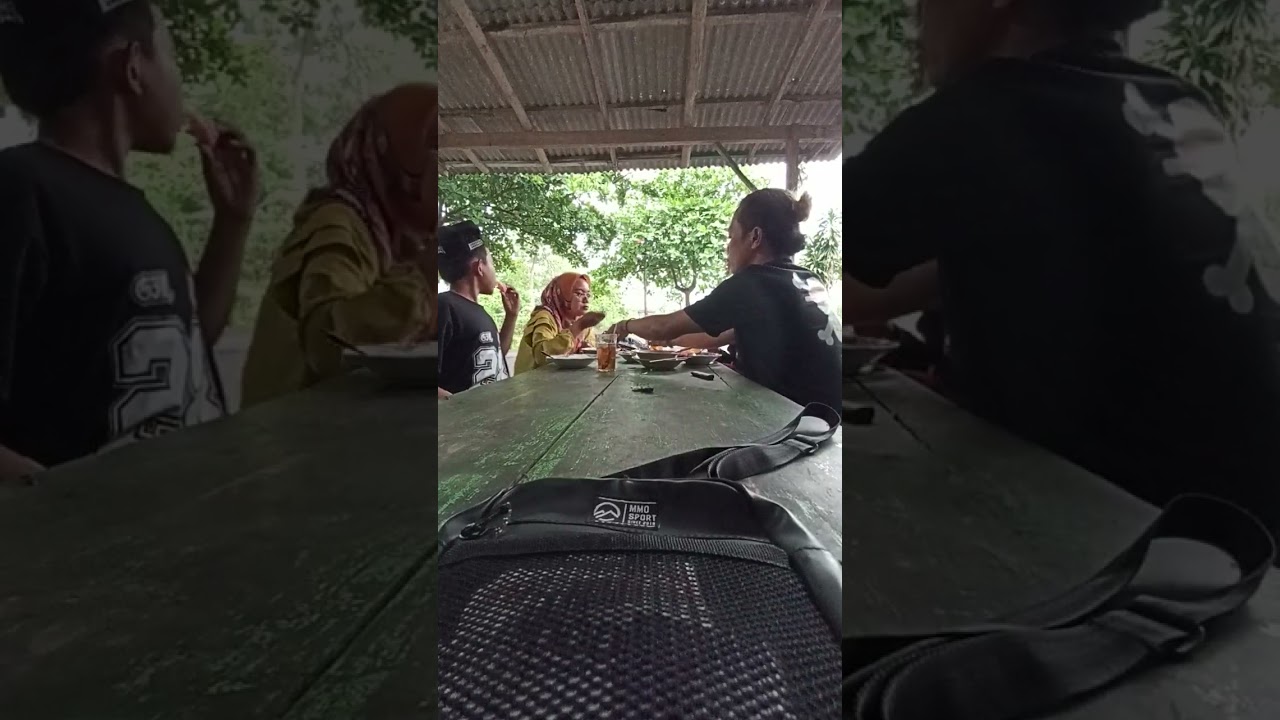 Makan siang "Sate Klampok"
