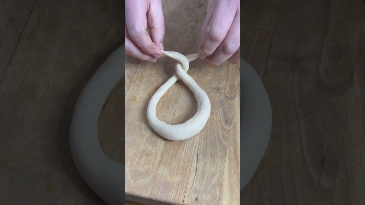 How to shape a pretzel 