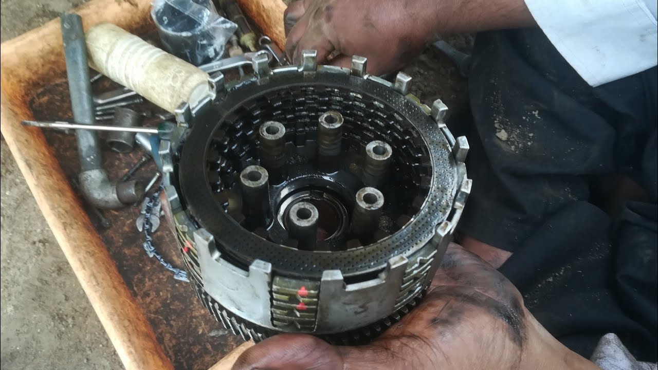 Bajaj Optima Auto Rickshaw Clutch Plate change. Full explanation.