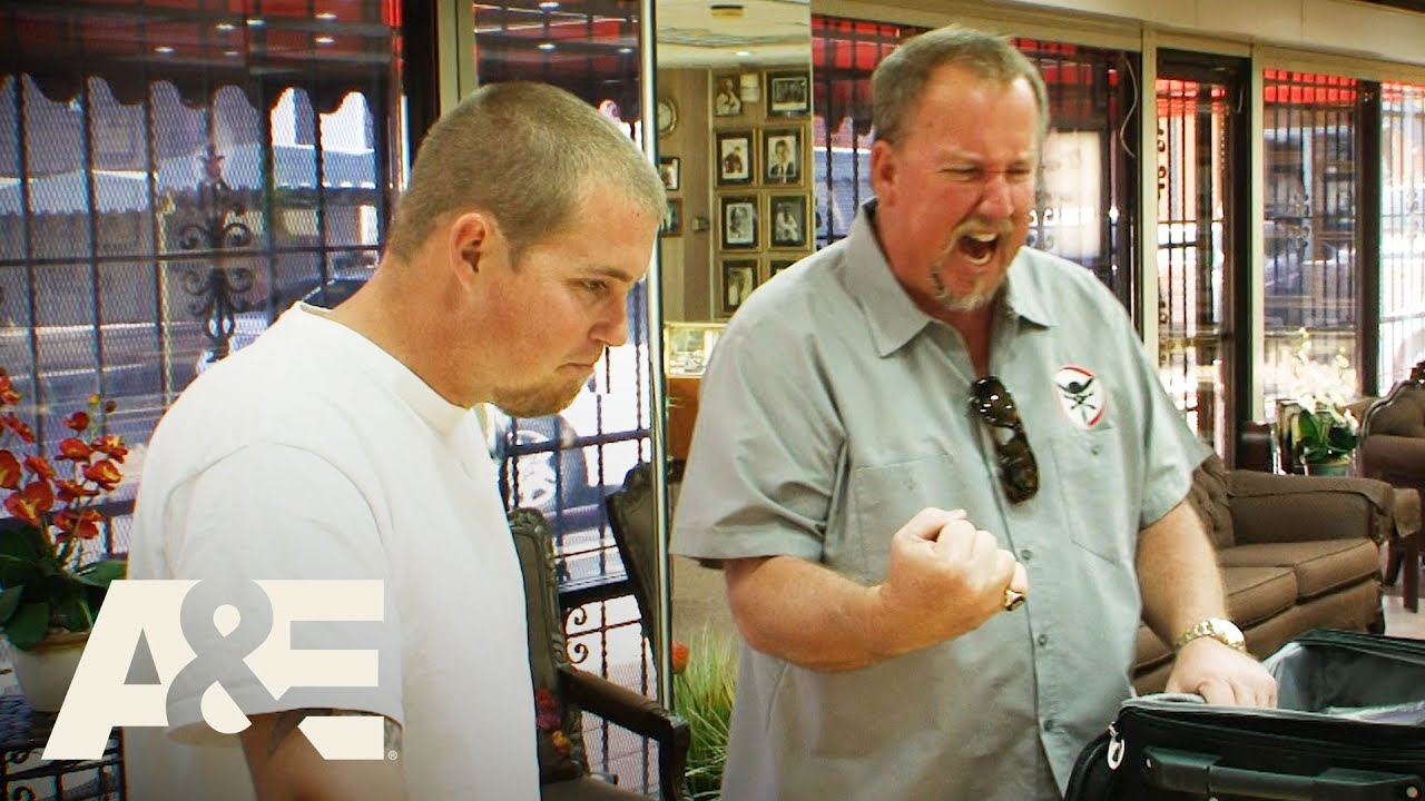 Storage Wars: Darrell Finds $17,000 Worth of Jewelry In a Las Vegas Locker | A&E
