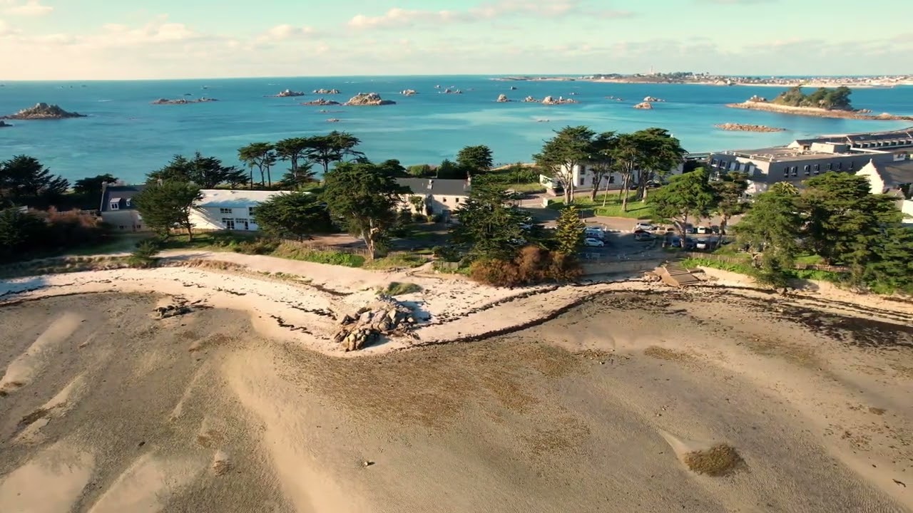 Bienvenue à Perharidy avec vue sur le port de Roscoff !